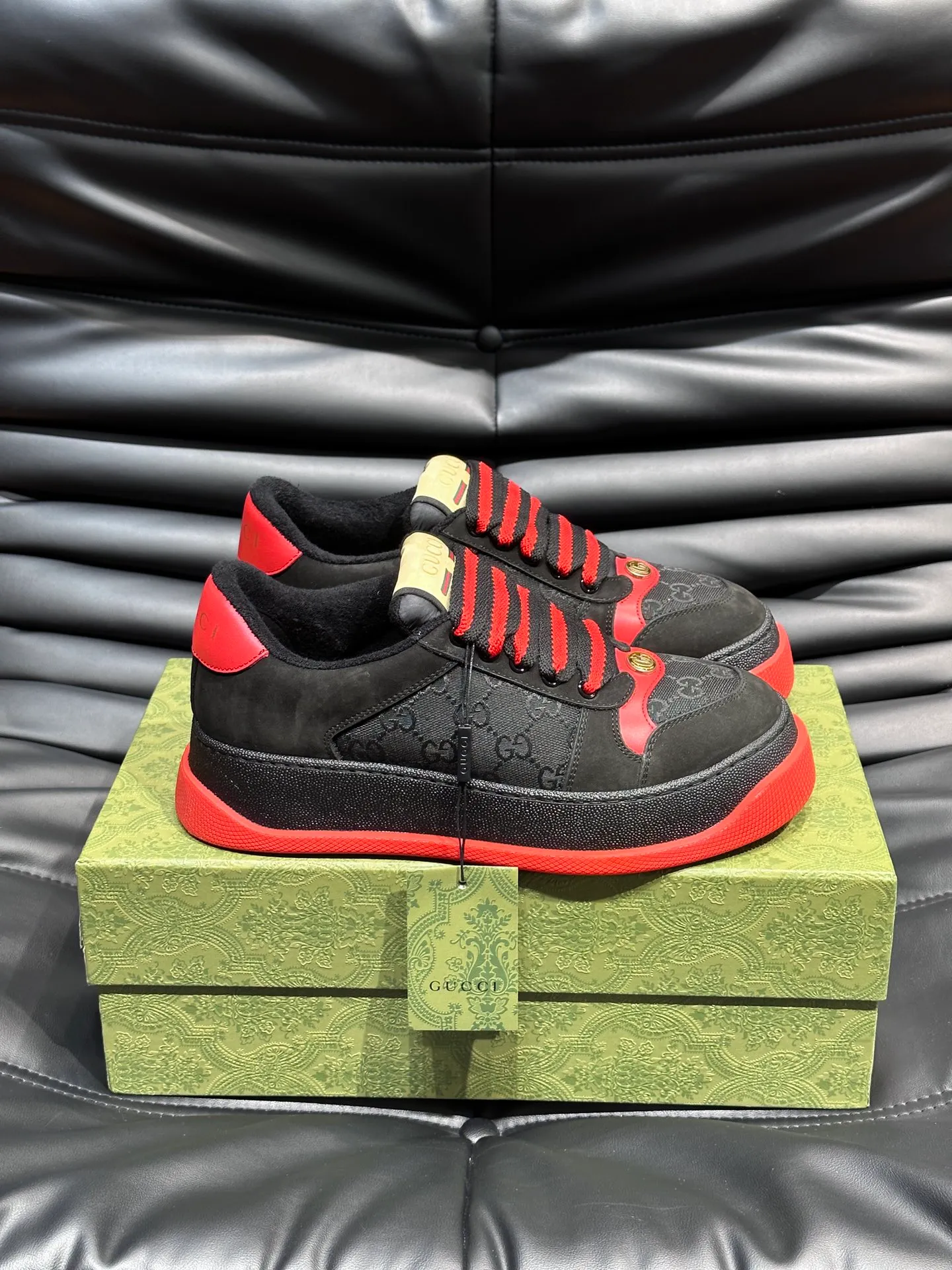 Men's men's shoes 💰p480 "GUCC*" Screener series 👫 Couple style GG thick-soled sneakers, the Screener series is inspired by the classic sneakers of the 1970s, cleverly incorporating the retro Gucci logo, two-color waterproof platform soles, and 5CM thick soles to enhance the aura, conveying the new design concept that a single product should be permanently accompanied by the passage of time, creating a retro distressed effect, decorated with metal double G oval enamel details! High-quality, versatile classic items, highly recommended. Size female 35-39, male 38-44